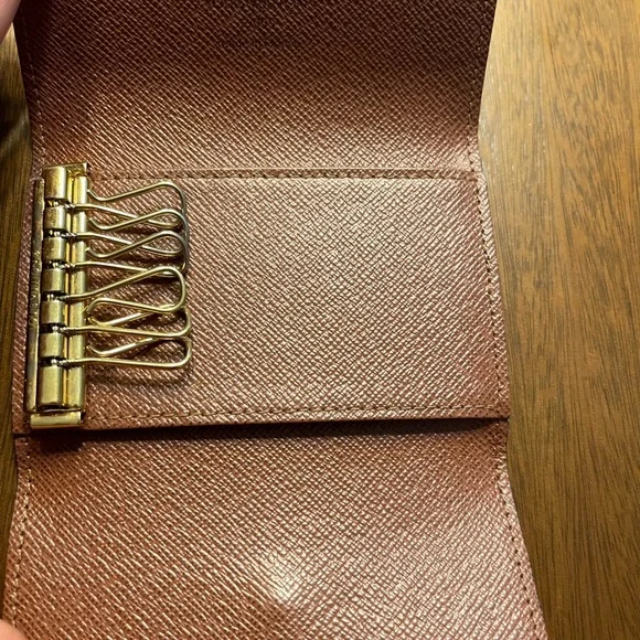 Louis Vuitton 6 Key Holder- Like New - Picture 5 of 7